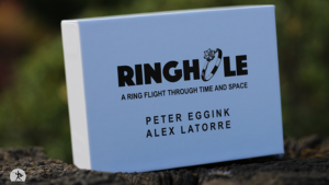 RING HOLE by Peter Eggink Ringflug Ring verschwindet und erscheint in Bonbontüte