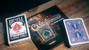 Case Dismissed Blue (Gimmicks and Online Instructions) by Mark Mason Kartenschachtel verschwindet blau