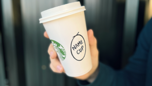 NAME CUP by JUAN PABLO & JOTA Aufschrift auf Kaffeebecher beliebig verwandeln Zaubertrick