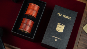 The Tunnel by Artisan Coin & TCC Münze durchdringt Karte in Röhre