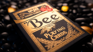 Limited Bee X Cherry 3 deck Set (Blue, Red and Black) Playing Cards 3 limitierte Kartenspiele plus Sammelbox
