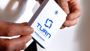TURN (Blue) Playing Cards by Mechanic Industries Daumenkino Trick Kartenspiel blau mit Video