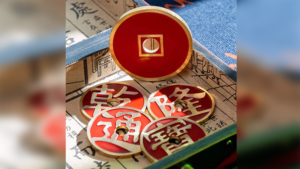 N12 (Red) by N2G Schriftzeichen auf China Münze verwandeln sich in kleine Münzen