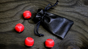 Set of 4 Leather Balls for Cups and Balls (Red) by Leo Smetsers Becherspielbälle rot 2,5 cm Baseball