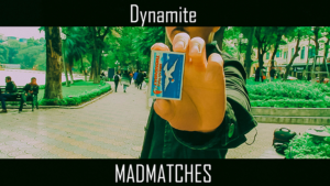 Mad Matches by Dynamite video DOWNLOAD Zuschauerkarte wandert aus Deck in leere Box