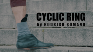 CYCLIC RING (Black Gimmick and Online Instructions) by Rodrigo Romano Geliehenen Ring wandern lassen