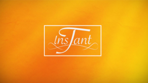 Instant T Red / 2019 (Gimmicks and Online Instructions) by The French Twins Karte rot zu Teebeutel mit entliehenem Gegenstand