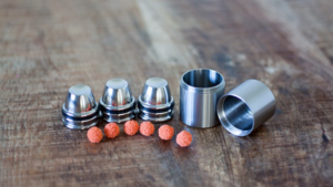 Micro Cups and Shells (Gimmicks and Online Instructions) by Leo Smetsers Mini-Becherspiel
