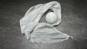 Hyper Silk Ball by Peng Min & Storm Creative (White) Tuch zu Ball weiß 5cm und Fliegendes Tuch